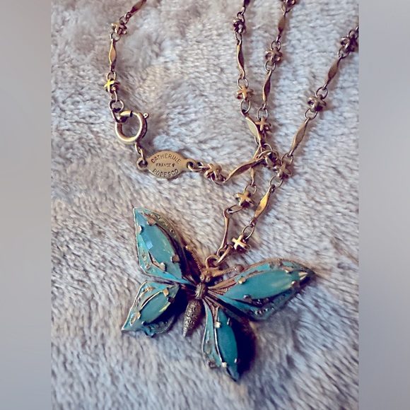 Unique Swarovski Butterfly 🦋Necklace - Picture 3 of 6